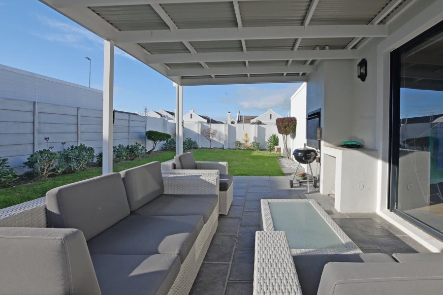 3 Bedroom Property for Sale in Sunningdale Western Cape